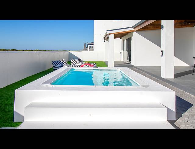 6 BEDROOM HOUSE FOR SALE IN DWARSKERSBOS